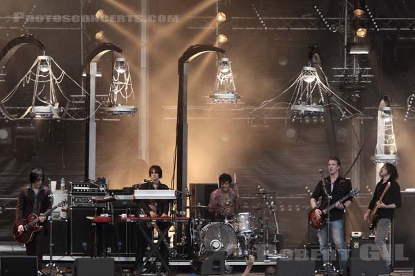 QUEENS OF THE STONE AGE - 2007-07-01 - CERGY - Base de Loisirs - Joshua Michael Homme III - Dean Anthony Fertita - Michael Jay Shuman - Troy Dean Van Leeuwen - Joseph William Castillo